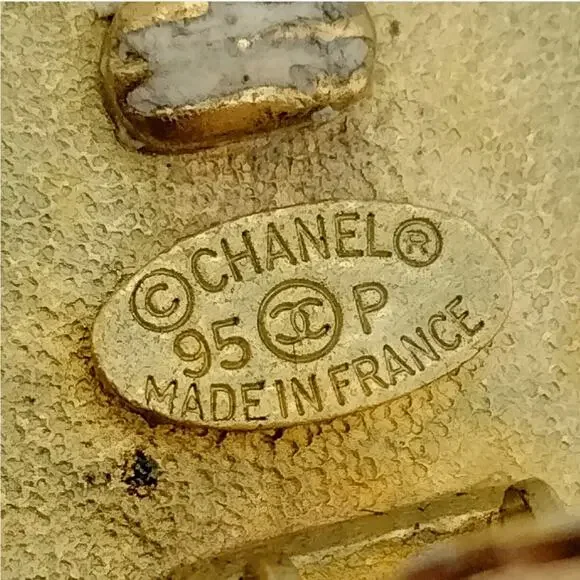 Chanel 24k Gold-Plated Black Clip-on Earrings - Picture 3 of 9